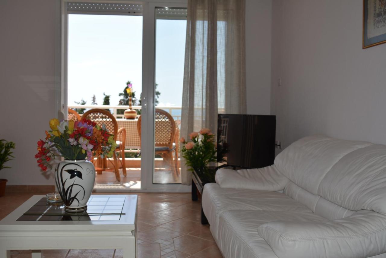 Panos Apartments Yerakini Eksteriør billede