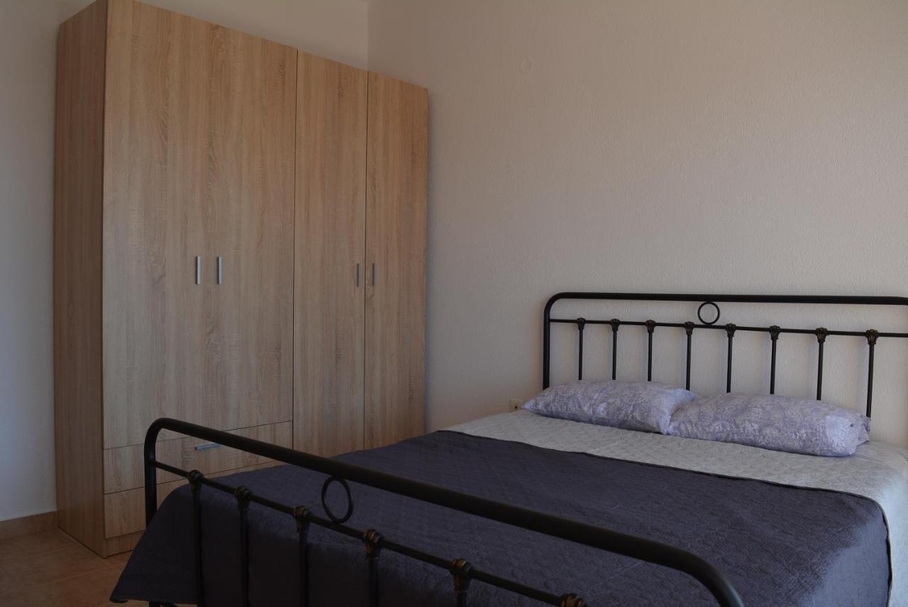 Panos Apartments Yerakini Eksteriør billede