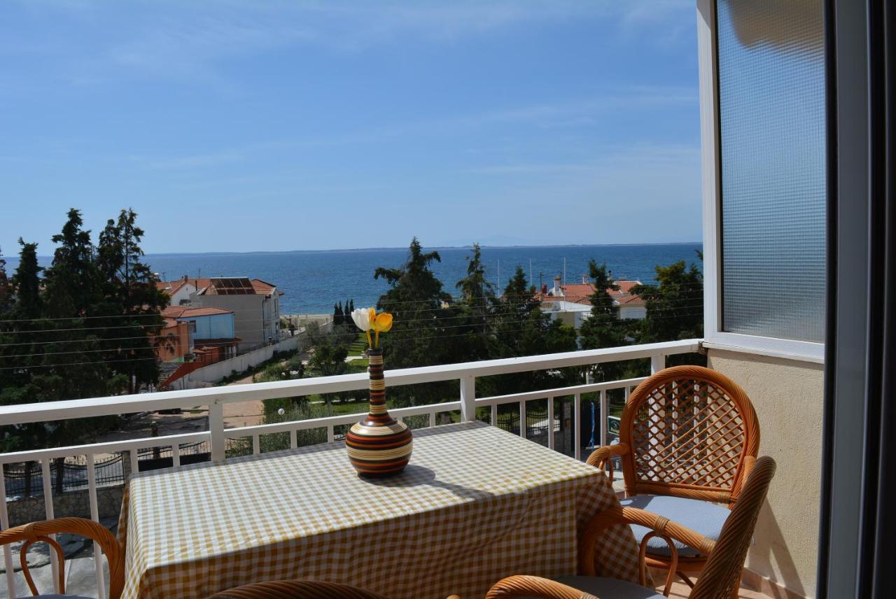 Panos Apartments Yerakini Eksteriør billede
